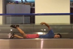 Clip "bơi lội", "chèo thuyền" tại sân bay TSN gây sốt