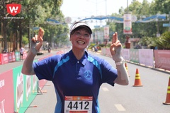 Người phụ nữ cao tuổi chạy marathon nhanh nhất Việt Nam ở Buôn Ma Thuột