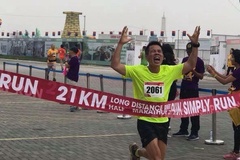 Runner chạy marathon trong đêm cổ vũ U23 Việt Nam chiến thắng