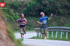 Đứng hình trước những "cô gái" H'Mông Ha Giang Marathon 2018