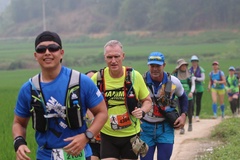 Hành trình chạy trên "biển mây" của các VĐV Vietnam Jungle Marathon 2018