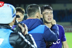 Cựu vương Hà Nội FC chia tay V.League 2017 trong nước mắt