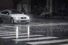 Những kinh nghiệm "sống còn" khi lái xe dưới trời mưa