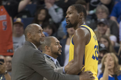 Kết quả NBA 30/03: Kevin Durant bị đuổi, Warriors tiếp tục thua