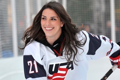 Nụ cười tỏa nắng của VĐV khúc côn cầu Hilary Knight 