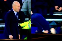 Video: Zidane "hở mông đùi" vì ăn mừng bàn thắng