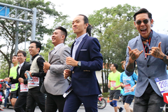 Cosplay in Suit: Văn hóa chạy bộ đẹp mắt ở HCMC Marathon 2018