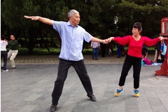 Cải lão hoàn đồng  với khiêu vũ dưỡng sinh