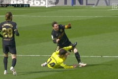 Cận cảnh Messi bị phạm lỗi thô bạo dẫn đến thẻ đỏ