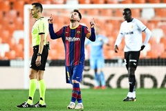 Messi rút ngắn khoảng cách trong cuộc đua Chiếc giày vàng