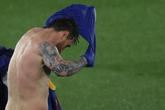 Messi run rẩy thay áo trong trận Siêu kinh điển Real vs Barca