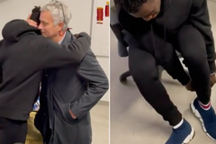 Afena-Gyan xúc động khi được Mourinho tặng đôi giày 800 euro