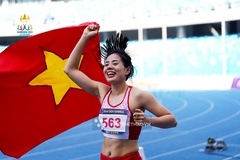Giành thêm 3 HCV SEA Games 32, các nữ tuyển thủ giúp điền kinh Việt Nam bám sát Thái Lan