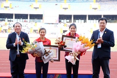 Hai nhà vô địch Nguyễn Thị Oanh, Nguyễn Thị Huyền được nhận bằng khen của Bộ VHTTDL