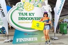 Cú đúp danh hiệu chạy bán marathon đầu tiên của “Nữ hoàng đi bộ” Nguyễn Thị Thanh Phúc