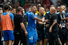CĐV Nice bị hạ “đo ván” khi lao vào sân ẩu đả ở trận gặp Marseille 
