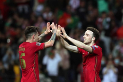 Ronaldo bị 2 “lính mới” làm lu mờ khi Bồ Đào Nha thắng Thổ Nhĩ Kỳ