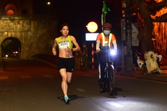 “Gái một con” Phạm Thị Huệ rút sâu thành tích, vượt thông số HCV marathon SEA Games