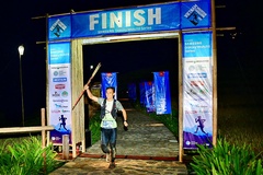 “Siêu nhân” Quang Trần quê Bình Định vô địch chạy 160km lần đầu tại Việt Nam