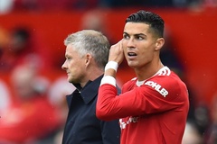 Sir Alex Ferguson “phê phán” quyết định để Ronaldo ngồi dự bị