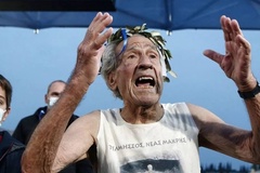 Cụ ông 90 tuổi chạy marathon hết 8 giờ tiết lộ loại thực phẩm giúp kéo dài tuổi thọ