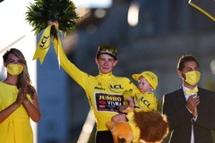 Jonas Vingegaard hạ “vua hai mùa” Tadej Pogacar, giành áo vàng Tour de France 2022