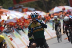 Trần Tuấn Kiệt cản bước ứng viên vô địch, nhất chặng 2 giải xe đạp HTV Cup 2023