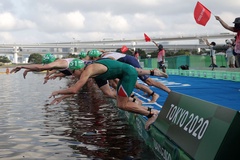 Triathlon nam Olympic Tokyo gặp sự cố xuất phát hiếm có, đáng quên nhất lịch sử