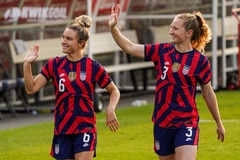 2 ngôi sao bóng đá nữ Mỹ phản ứng kỳ lạ khi chơi cùng nhau tại Olympic