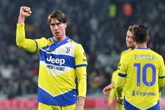 Juventus vào bán kết Coppa Italia nhờ... cánh tay của Vlahovic