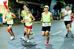 VĐV phong trào chạy marathon cùng “elite” tuyển quốc gia