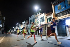 Giải marathon đầu tiên ở Việt Nam lập kỷ lục gần 3000 người chạy 42km