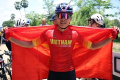 Nguyễn Thị Thật nén đau buốt gối, tung nước rút 300m cuối chặng đua xe đạp Asiad 19