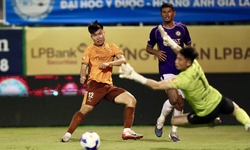 Cuộc chiến trụ hạng V.League: Khi số phận trong tay những "kẻ bên lề"