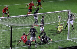 Henderson cứu thua xuất sắc tránh cho MU bị gỡ hòa trước Luton