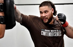 Võ sĩ UFC đối mặt án tù vì đấm vỡ hàm kẻ phá rối quán bar