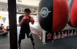 Phải đi học xa, boxer tập nhờ phòng Muay Thai của Nguyễn Trần Duy Nhất và cái kết ấm lòng