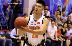 Chris Dierker đáp chuyến bay trở về Việt Nam tham dự VBA 2020