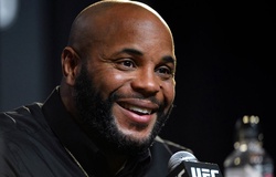 Jon Jones muốn trở lại LightHeavy, Daniel Cormier tin rằng đang 'né' Dominick Reyes