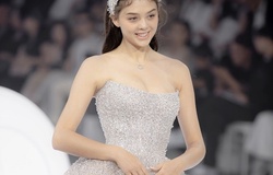 Bạn gái người Ukraine của Bùi Tiến Dũng diện váy cưới lộng lẫy