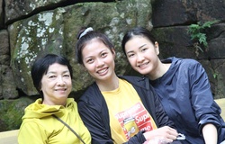 HLV Lương Nguyễn Ngọc Hiền cùng học trò thư thái trước giải đấu lớn