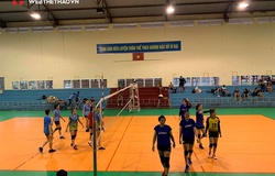 Tập huấn trước mùa giải: Bùi Thị Huệ đối đầu với "khủng long" Bích Tuyền