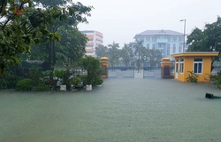 “Đại bản doanh Nhổn” ở Huế khắc phục hậu quả lũ lụt do bão số 7