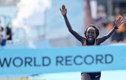 Cô gái Kenya phá kỷ lục thế giới bán marathon ở Ba Lan