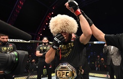 Khabib tiếp tục khóa bất tỉnh đối thủ trong hiệp 2