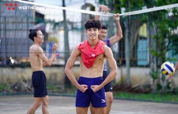 Chùm ảnh: Những sao trẻ bóng chuyền Khánh Hòa, Đà Nẵng vui vẻ trên sân tập