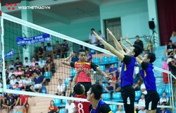 Đội vô địch hạng A, lên hạng lại lo trụ hạng và khoảng cách mênh mông giữa hai hạng đấu