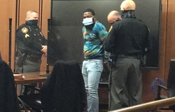 Dối trá trước mặt thẩm phán boxer Adrien Broner bị bắt giam ngay tại tòa