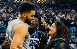 Karl-Anthony Towns và câu chuyện đẫm nước mắt: Tôi đã rút máy thở để mẹ mình ra đi