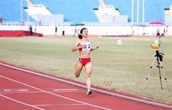 Nguyễn Thị Oanh độc diễn đường chạy 1500m, thành tích tốt hơn cả SEA Games 30